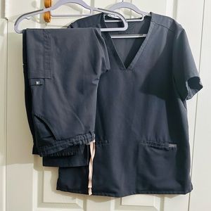 FIGS SCRUBS Charcoal Top and Pants- great condition
